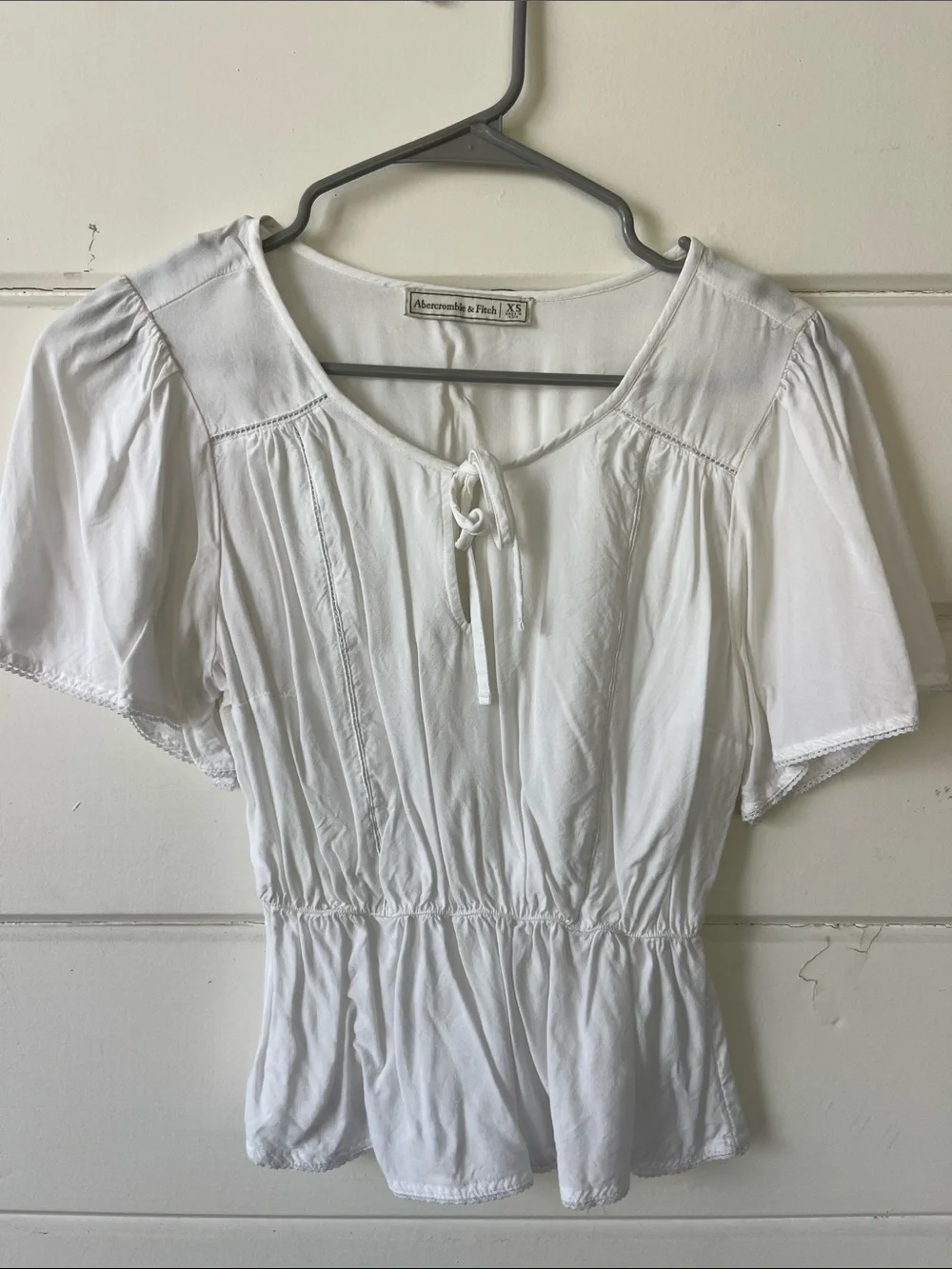 Abercrombie & Fitch White Tie-Front Puff Sleeve Peasant Top